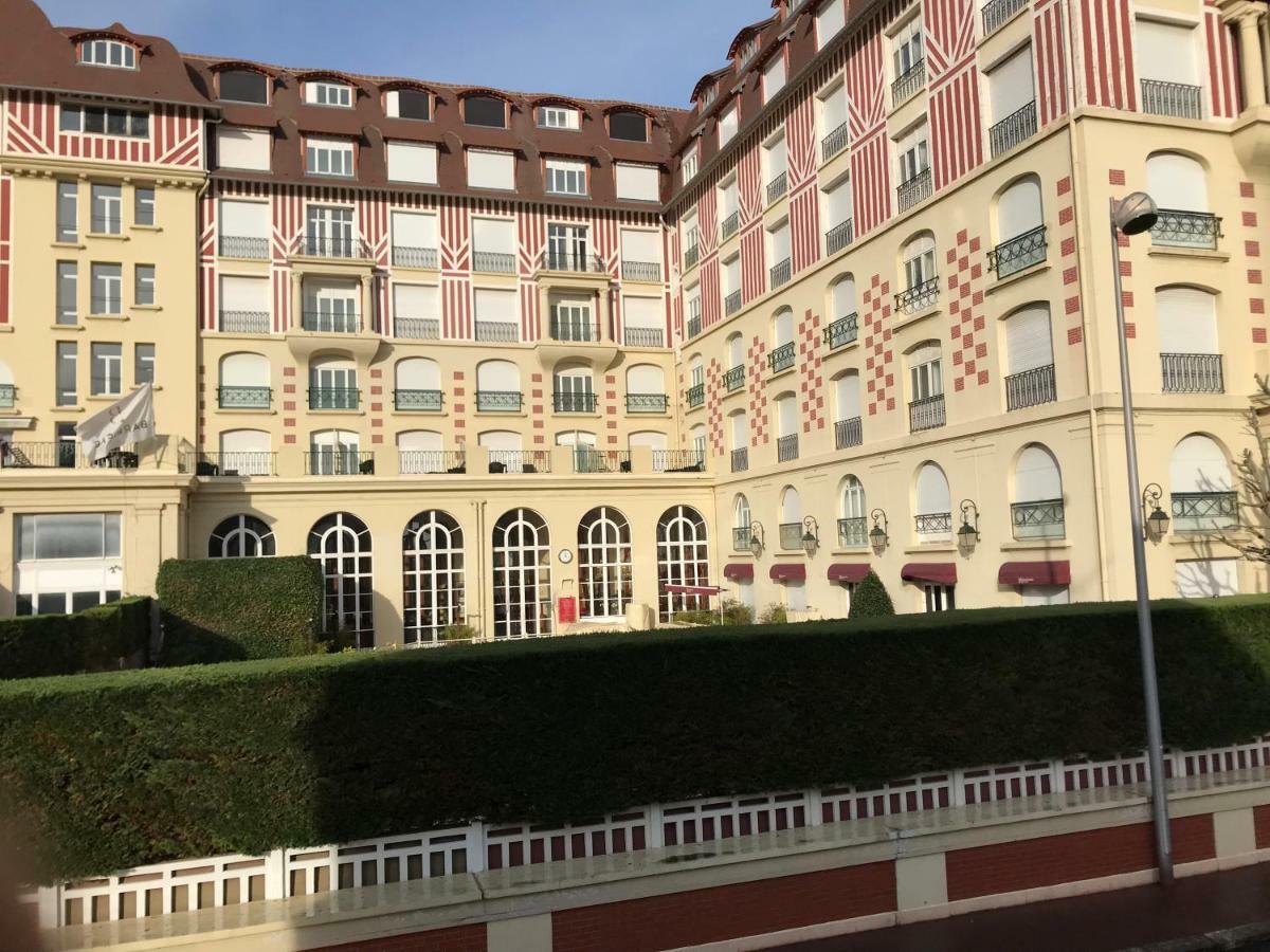 Apartamento Le Royal Deauville Exterior foto